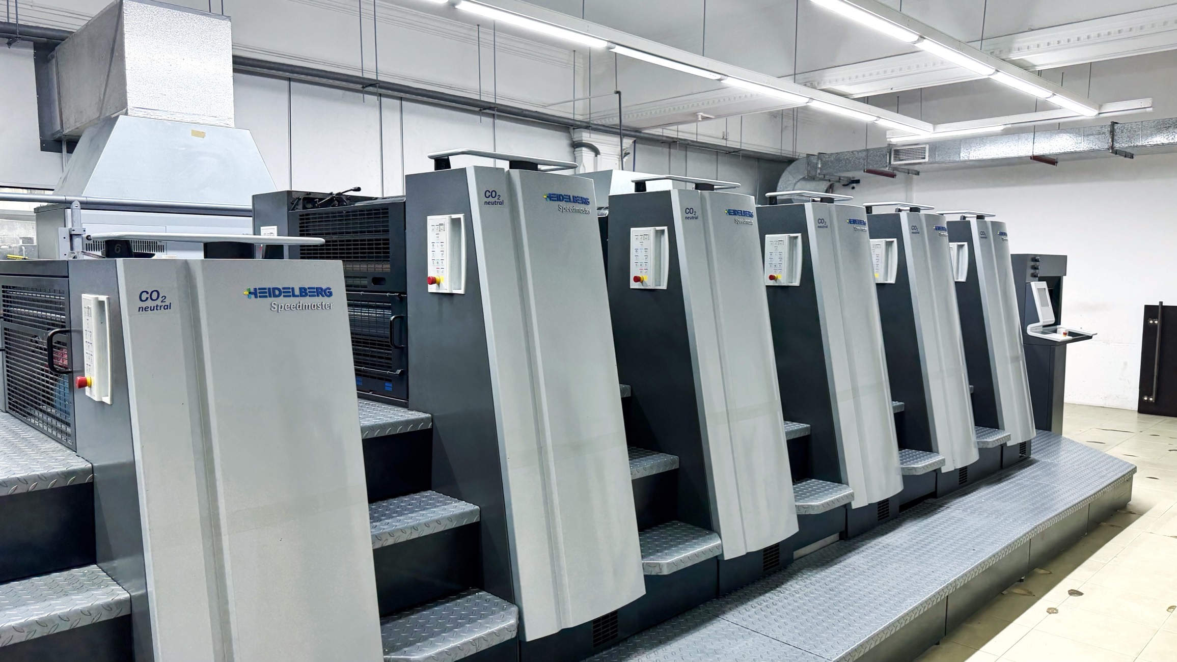 Six-colour Heidelberg offset press line